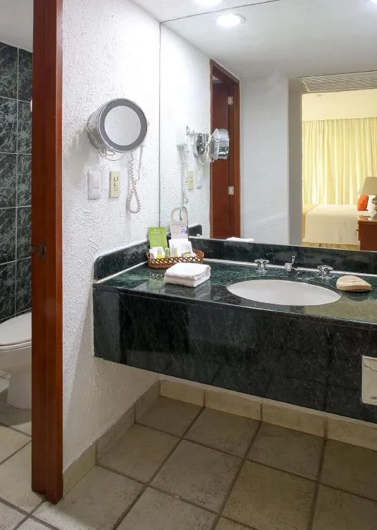 Emporio Ixtapa: another view