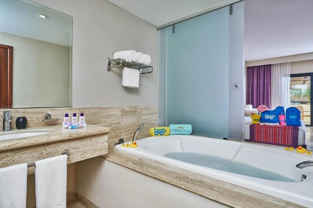 Family Selection at Grand Palladium Vallarta Resort & Spa: another view
