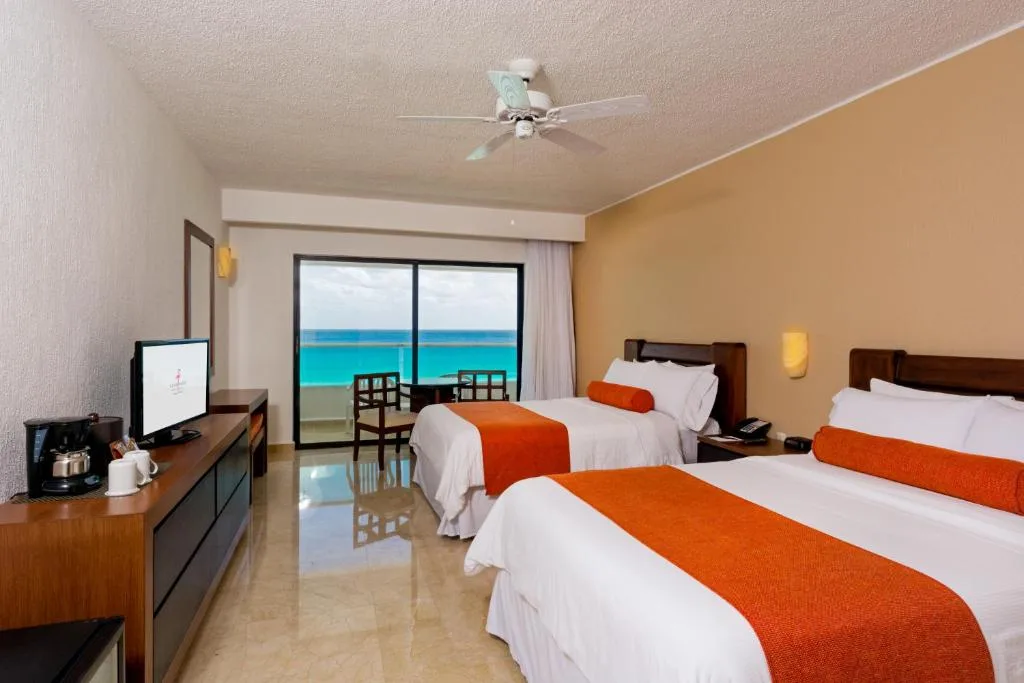 Flamingo Cancun: another view