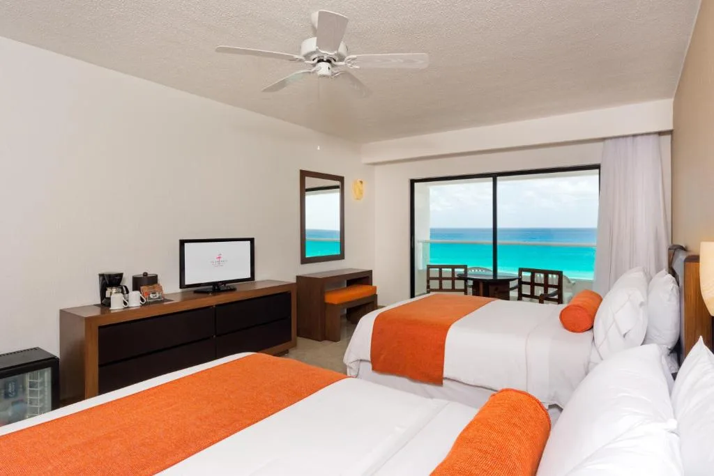 Flamingo Cancun: another view