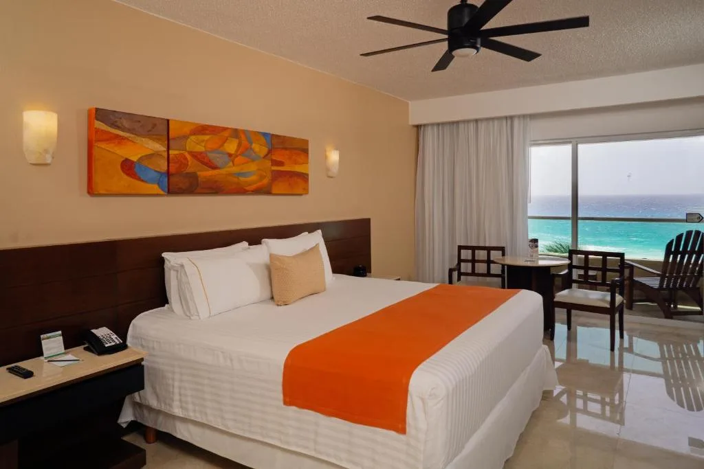 Flamingo Cancun: another view