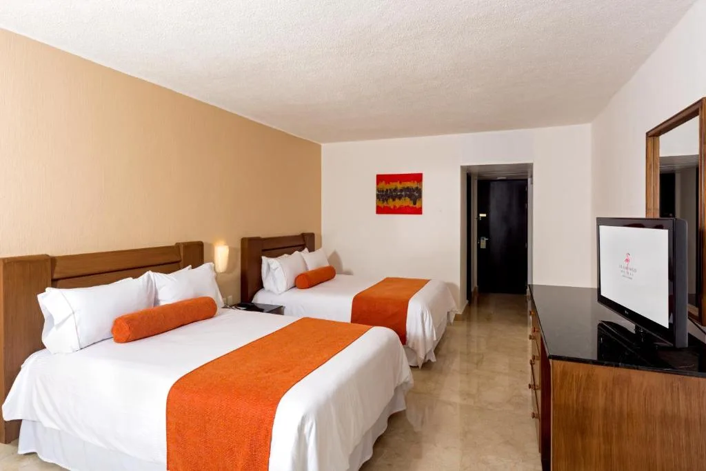 Flamingo Cancun: another view