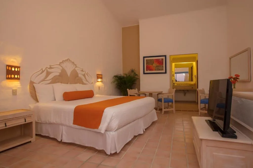 Flamingo Vallarta Hotel & Marina: another view