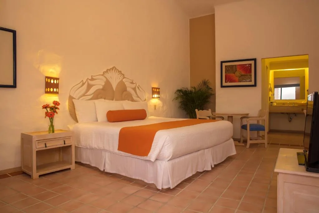 Flamingo Vallarta Hotel & Marina: another view
