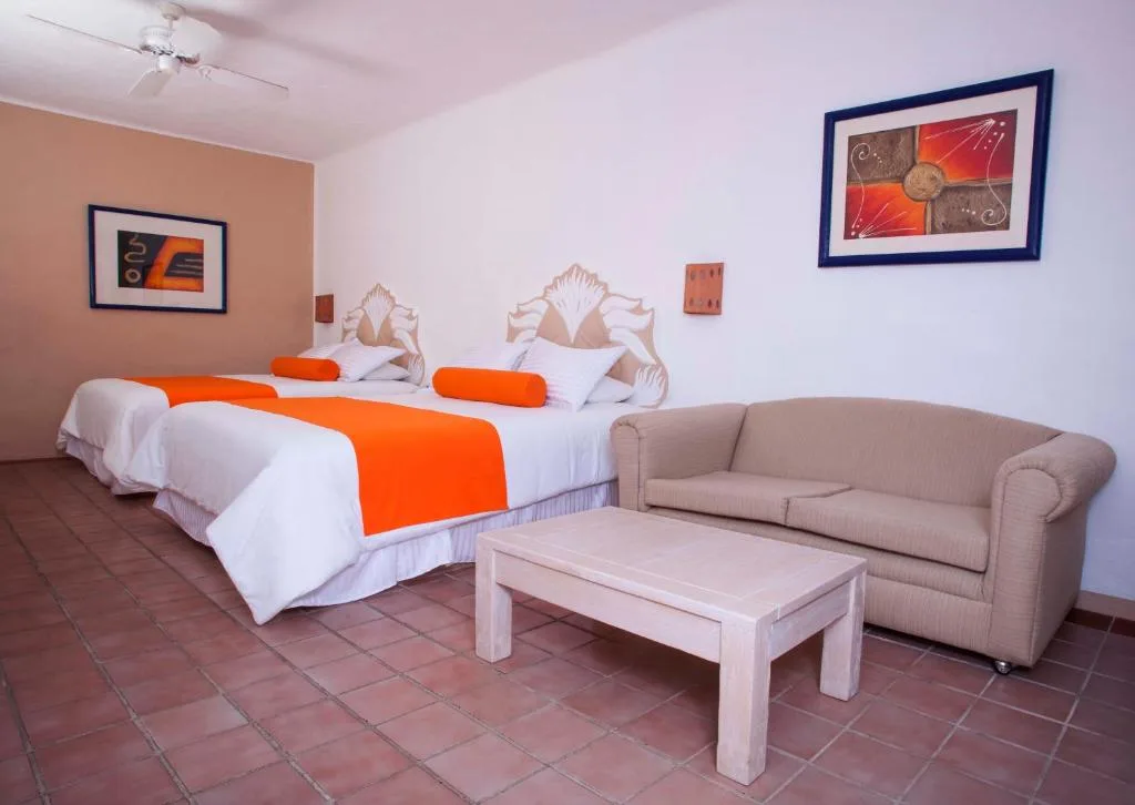 Flamingo Vallarta Hotel & Marina: another view