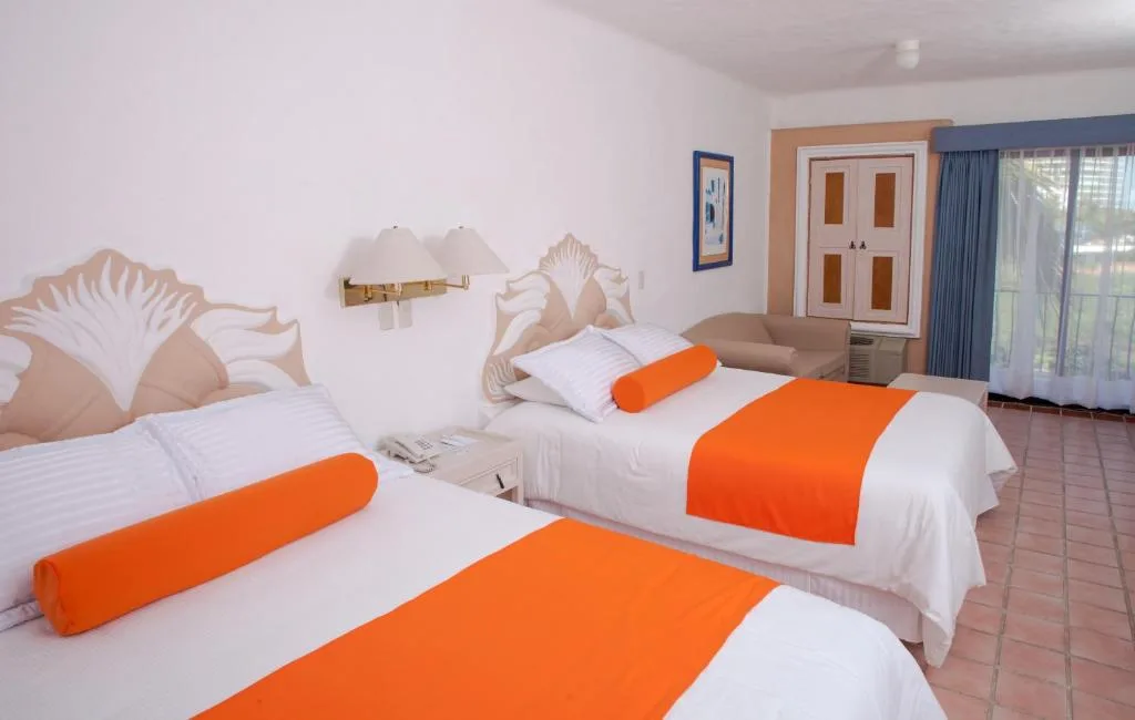 Flamingo Vallarta Hotel & Marina: another view
