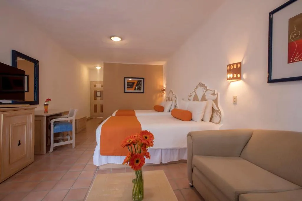 Flamingo Vallarta Hotel & Marina: another view