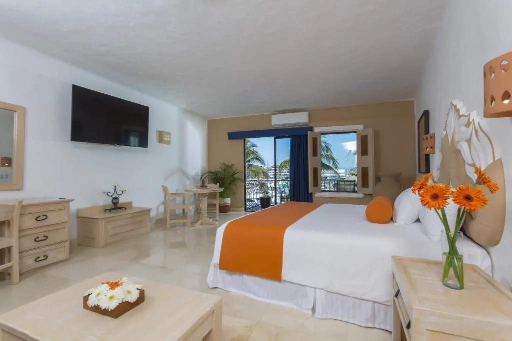 Flamingo Vallarta Hotel & Marina: another view