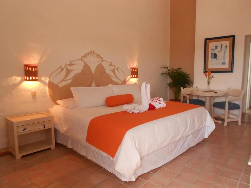 Flamingo Vallarta Hotel & Marina: another view