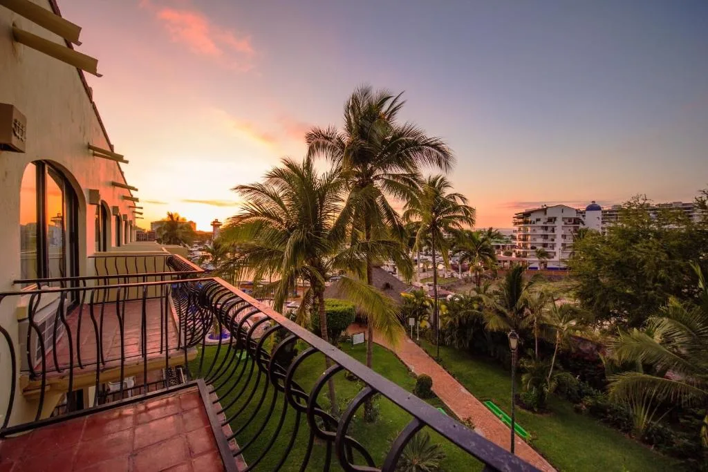 Flamingo Vallarta Hotel & Marina: another view