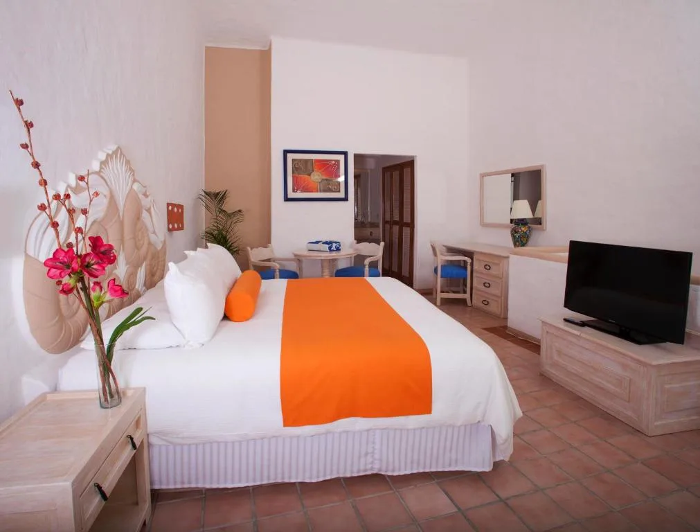 Flamingo Vallarta Hotel & Marina: another view