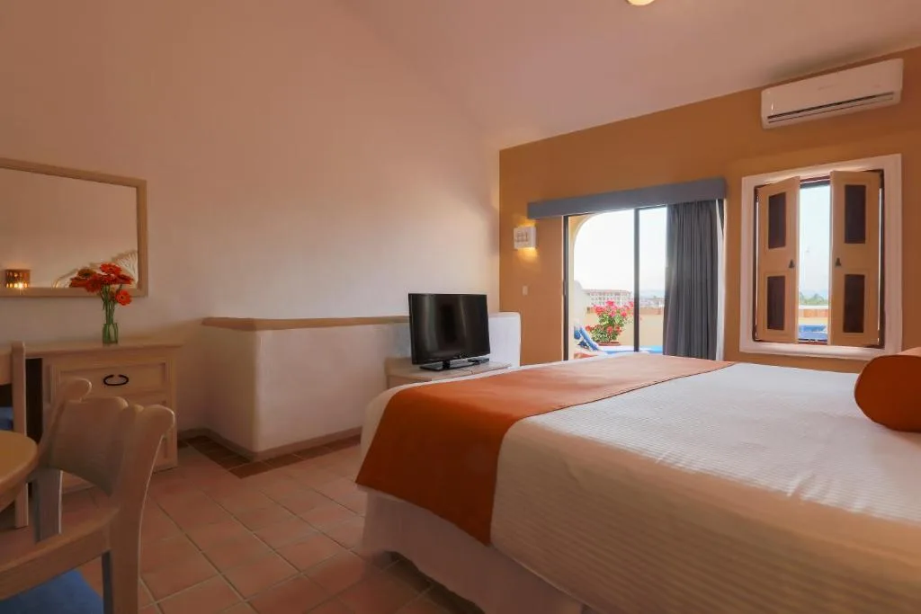 Flamingo Vallarta Hotel & Marina: another view