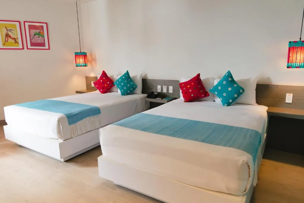 Fontan Ixtapa: another view