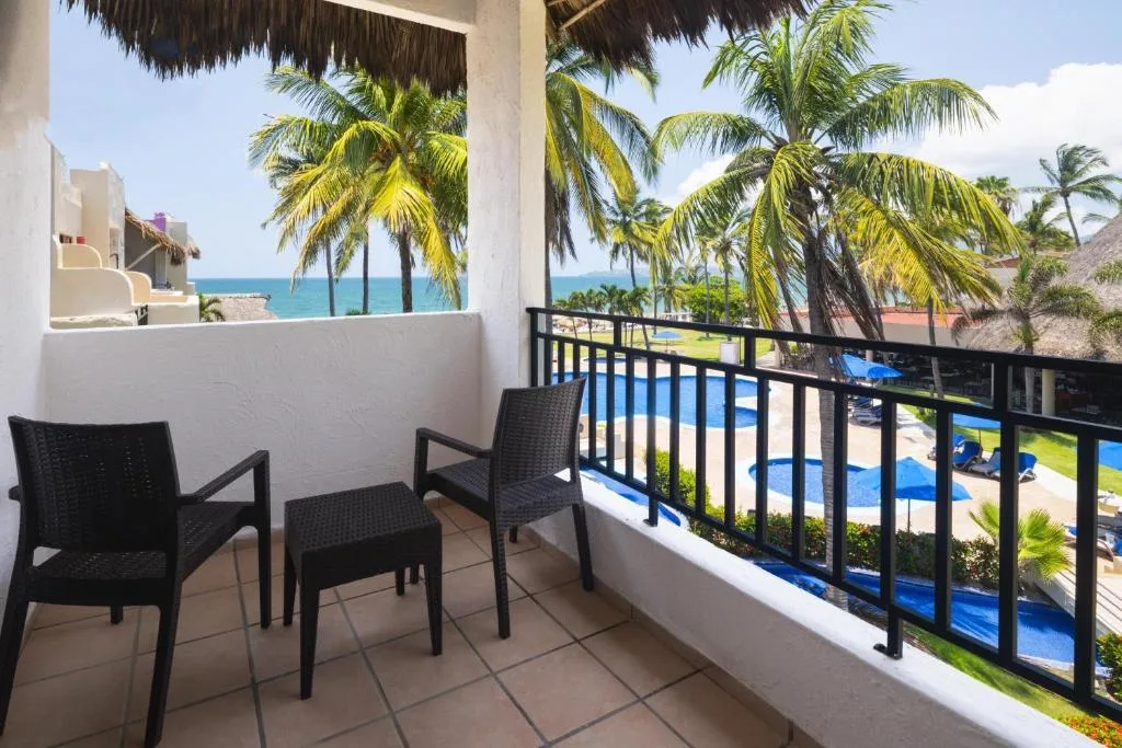 Grand Decameron Complex Bucerias, A Trademark All-Inclusive Resort: another view