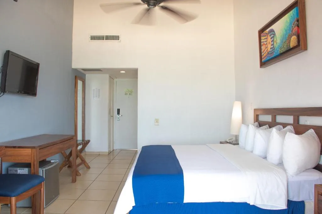 Grand Decameron Complex Bucerias, A Trademark All-Inclusive Resort: another view
