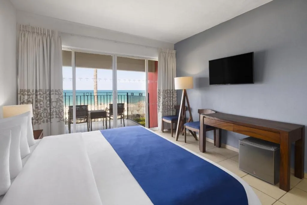 Grand Decameron Complex Bucerias, A Trademark All-Inclusive Resort: another view