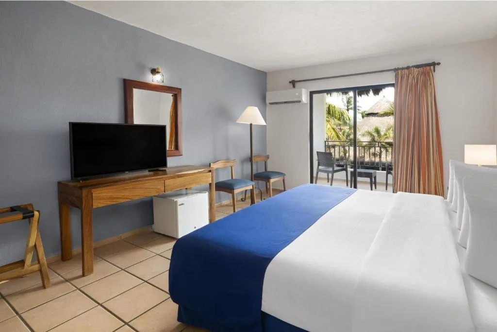 Grand Decameron Complex Bucerias, A Trademark All-Inclusive Resort: another view