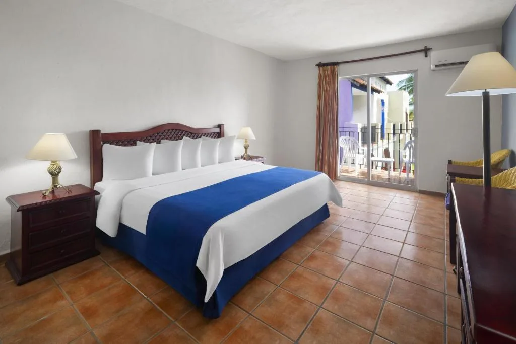 Grand Decameron Complex Bucerias, A Trademark All-Inclusive Resort: another view