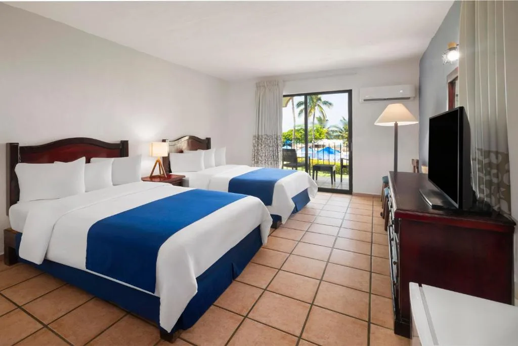Grand Decameron Complex Bucerias, A Trademark All-Inclusive Resort: another view