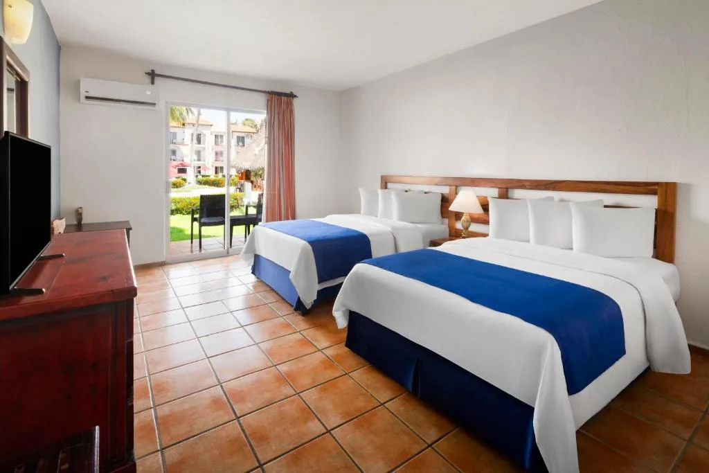 Grand Decameron Complex Bucerias, A Trademark All-Inclusive Resort: another view