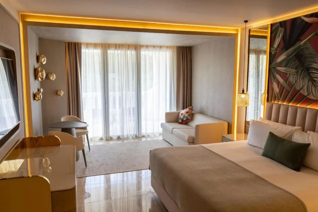 Grand Riviera Princess: another view