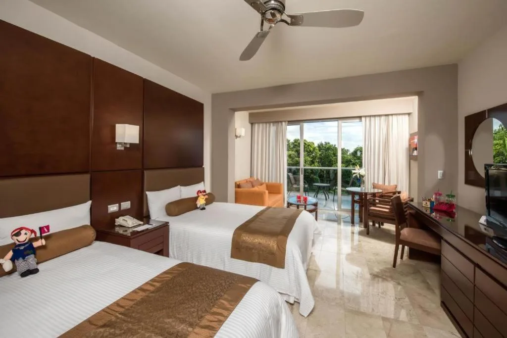 Grand Riviera Princess: another view