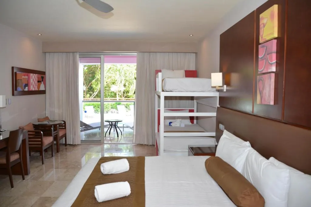 Grand Riviera Princess: another view