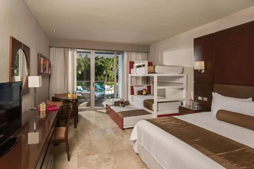 Grand Riviera Princess: another view