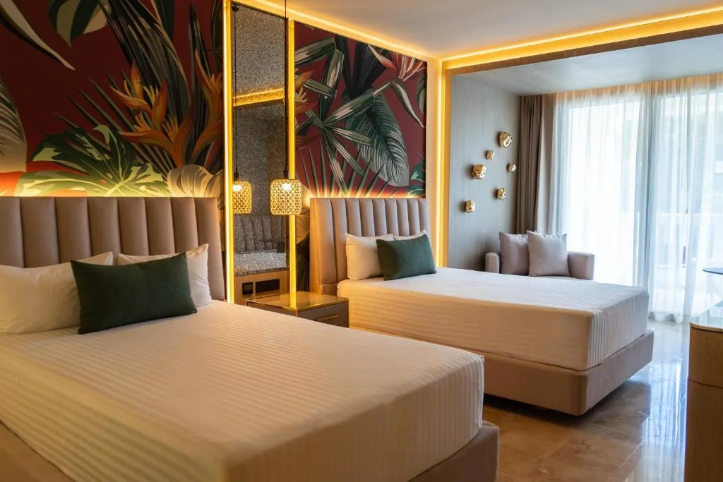 Grand Riviera Princess: another view