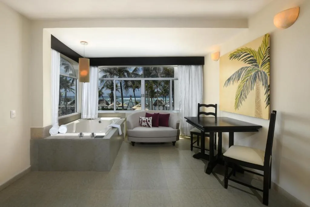 Hidden Beach Resort Au Naturel: another view