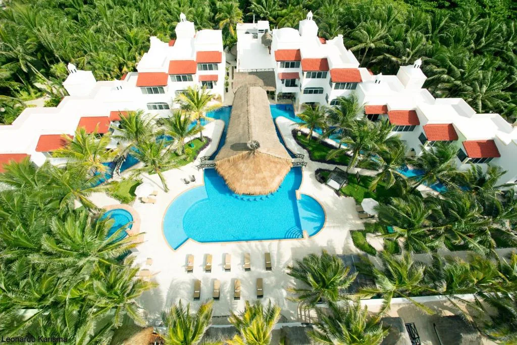 Hidden Beach Resort Au Naturel: another view