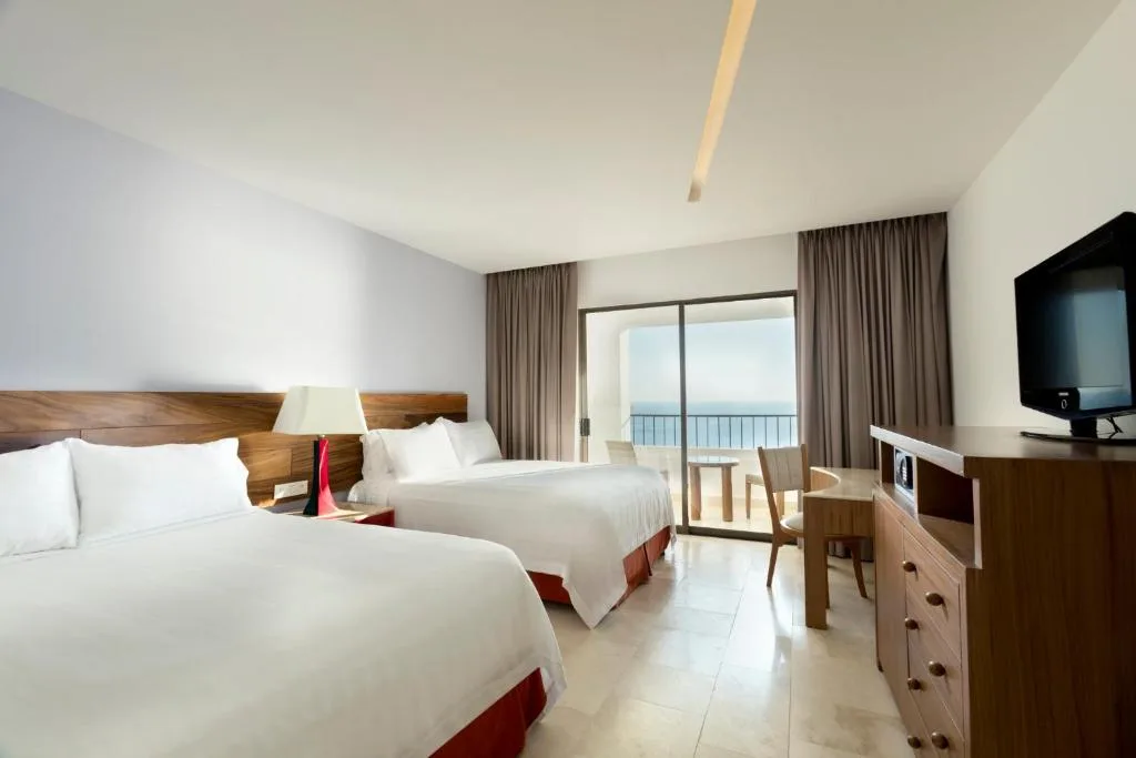 Holiday Inn Resort Ixtapa: another view
