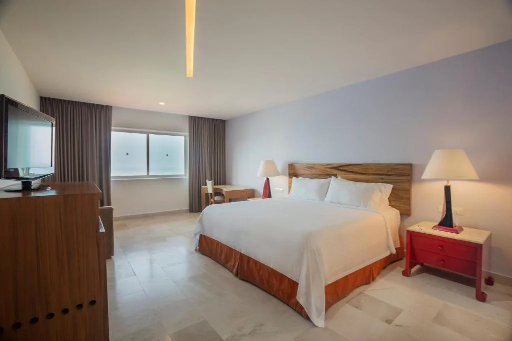 Holiday Inn Resort Ixtapa: another view