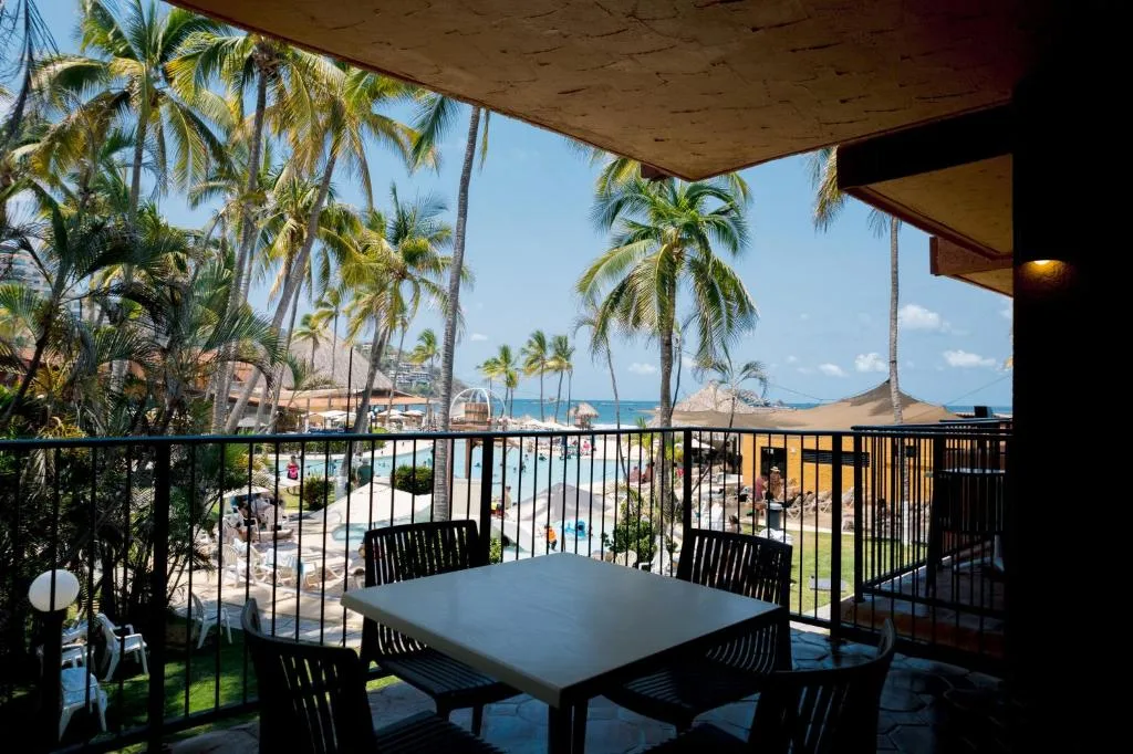 Holiday Inn Resort Ixtapa: another view