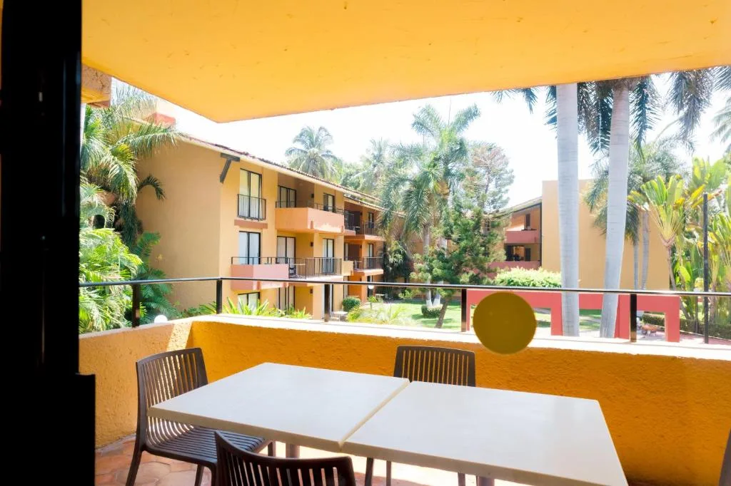 Holiday Inn Resort Ixtapa: another view