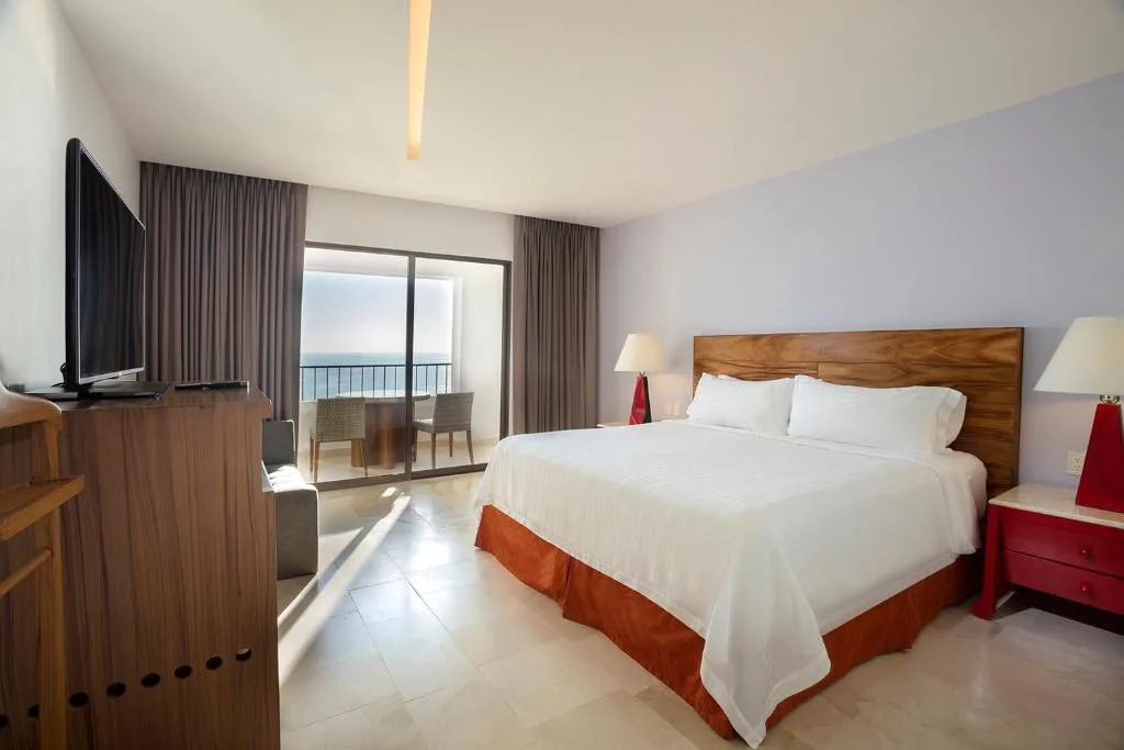 Holiday Inn Resort Ixtapa: another view