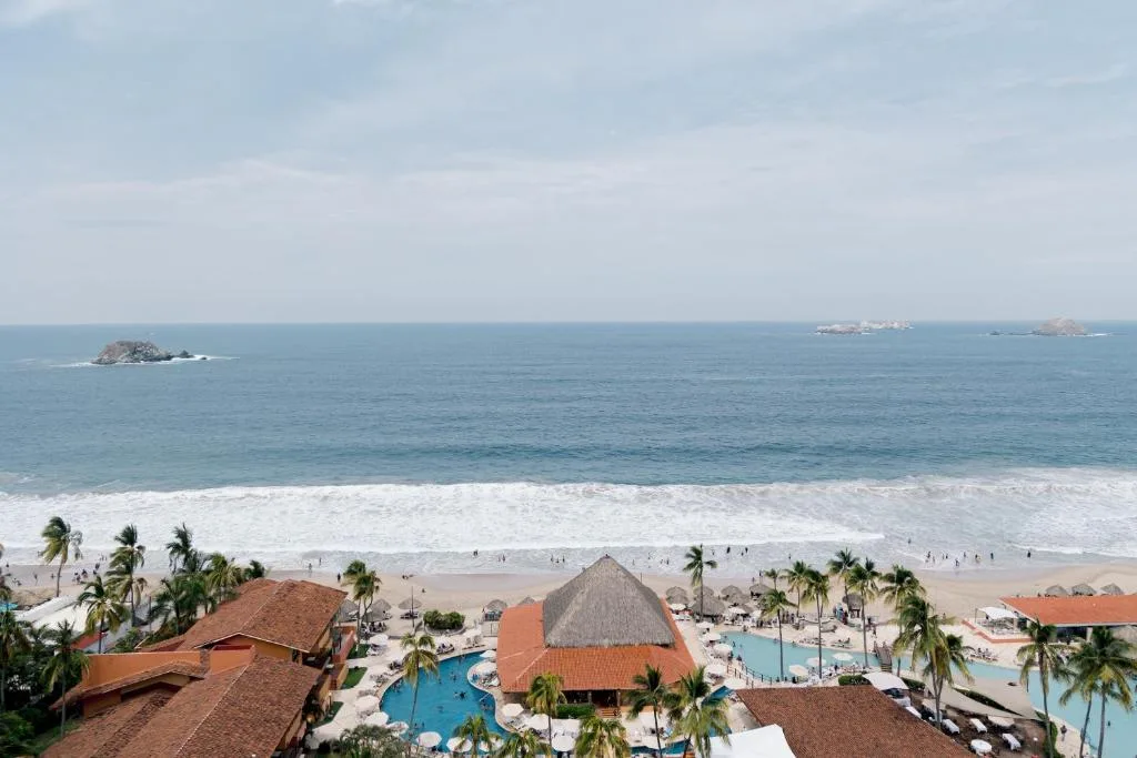 Holiday Inn Resort Ixtapa: another view