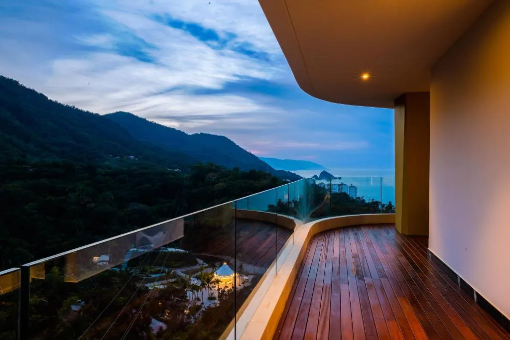 Hotel Mousai Puerto Vallarta: another view