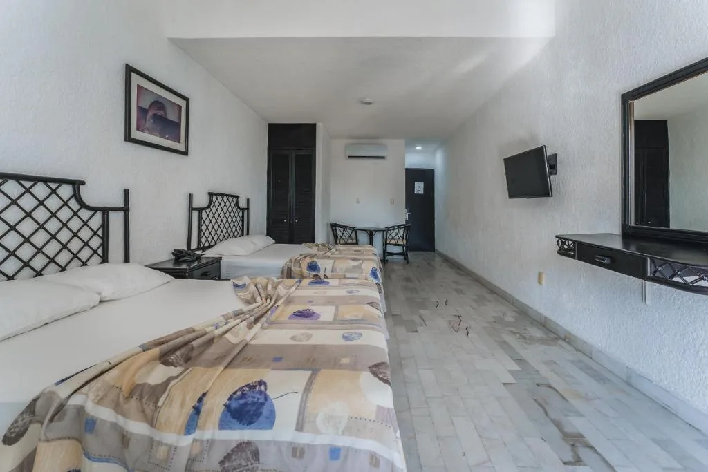 Imperial Las Perlas: another view