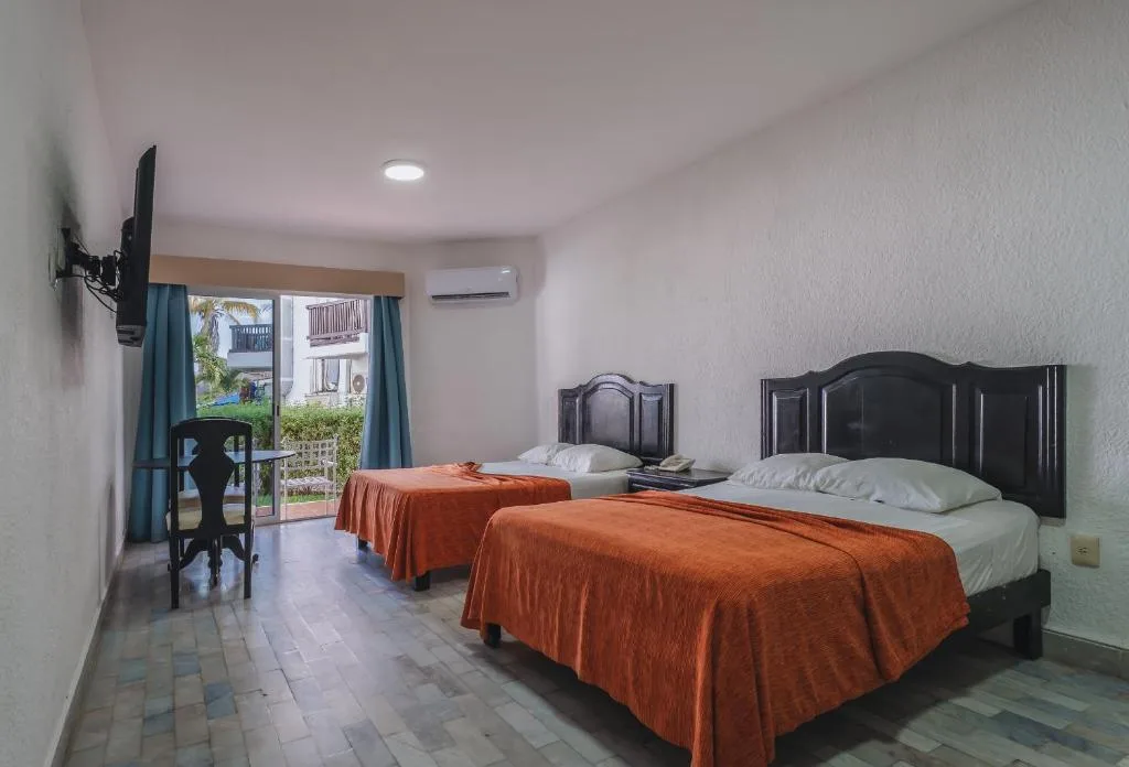 Imperial Las Perlas: another view