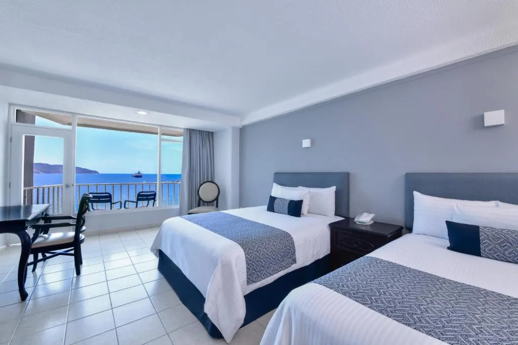 Krystal Beach Acapulco: another view