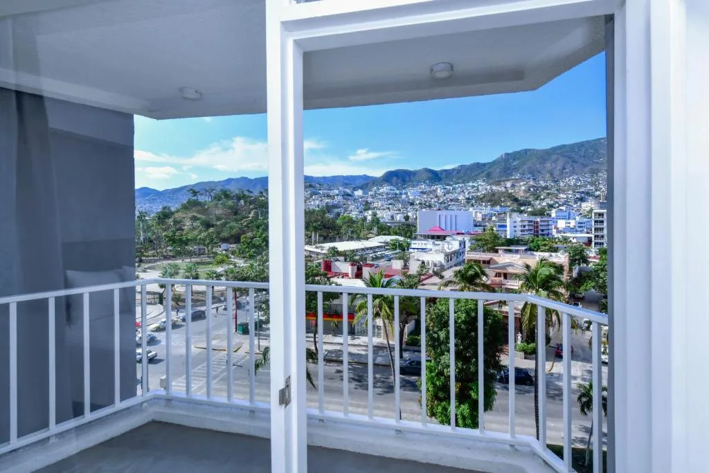 Krystal Beach Acapulco: another view