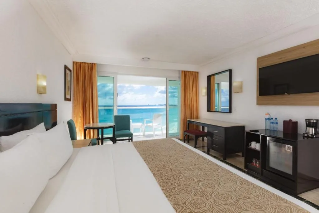 Krystal Cancun: another view