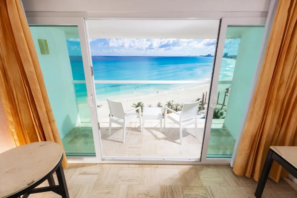 Krystal Cancun: another view