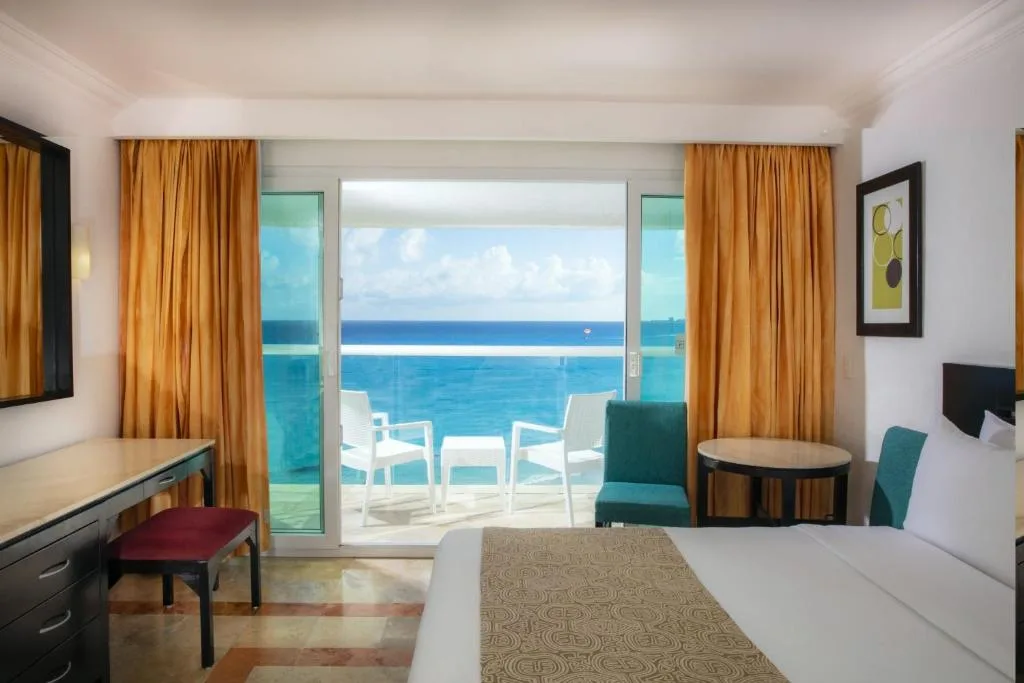 Krystal Cancun: another view