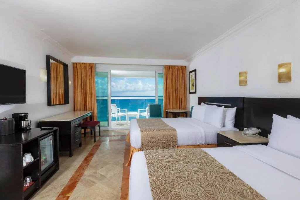 Krystal Cancun: another view