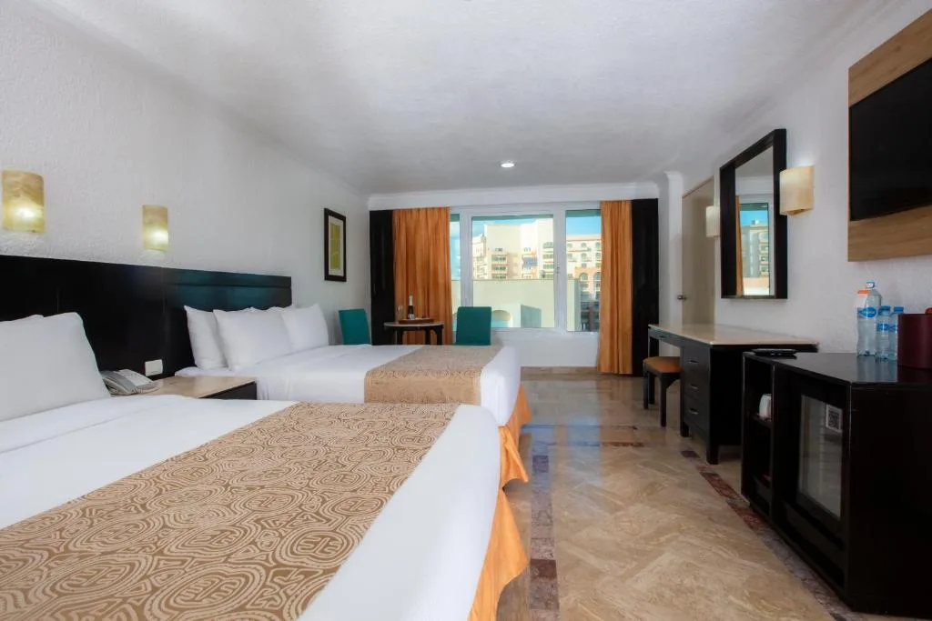 Krystal Cancun: another view