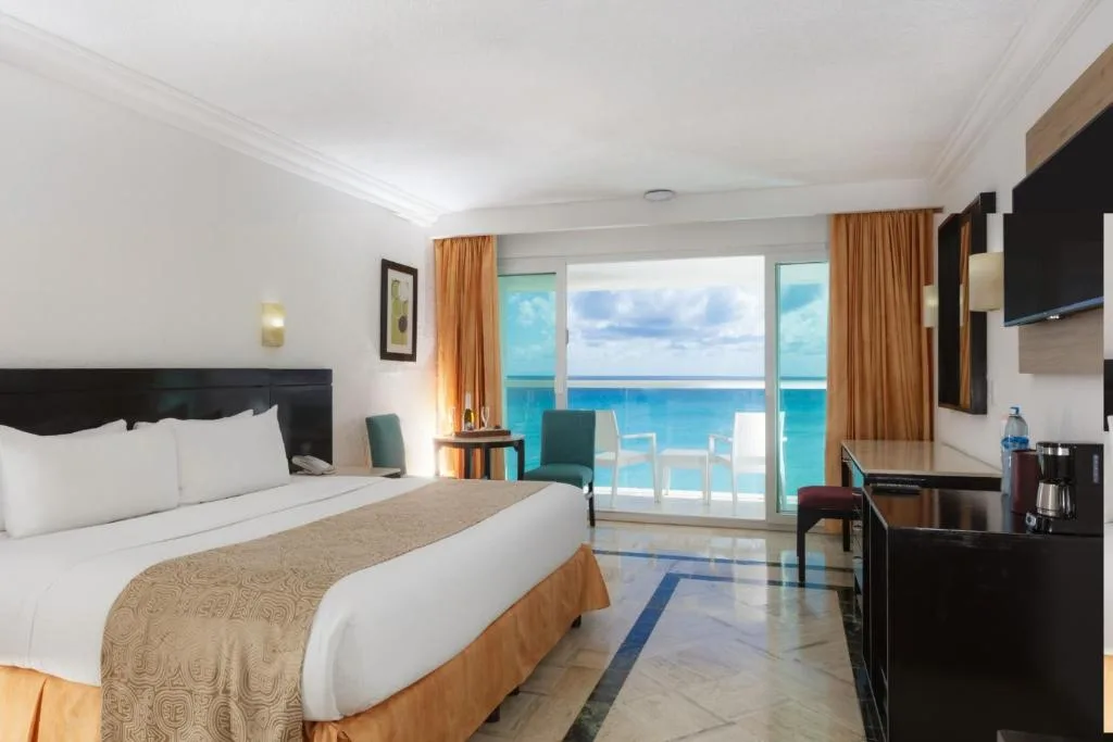 Krystal Cancun: another view