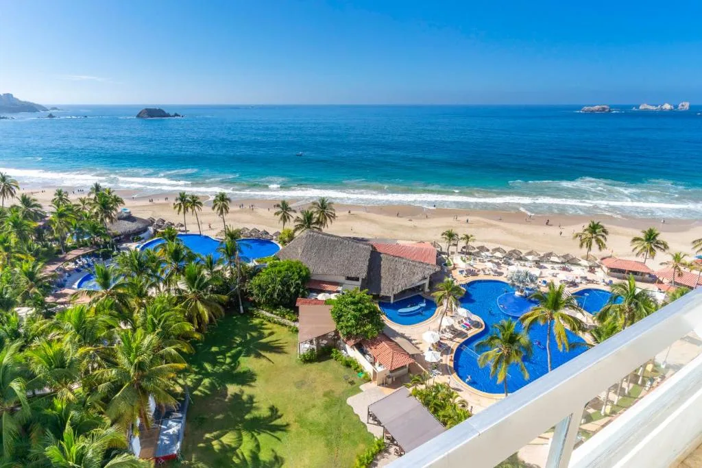 Krystal Ixtapa: another view