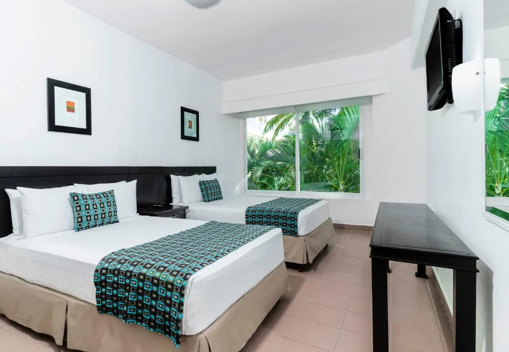 Krystal Ixtapa: another view